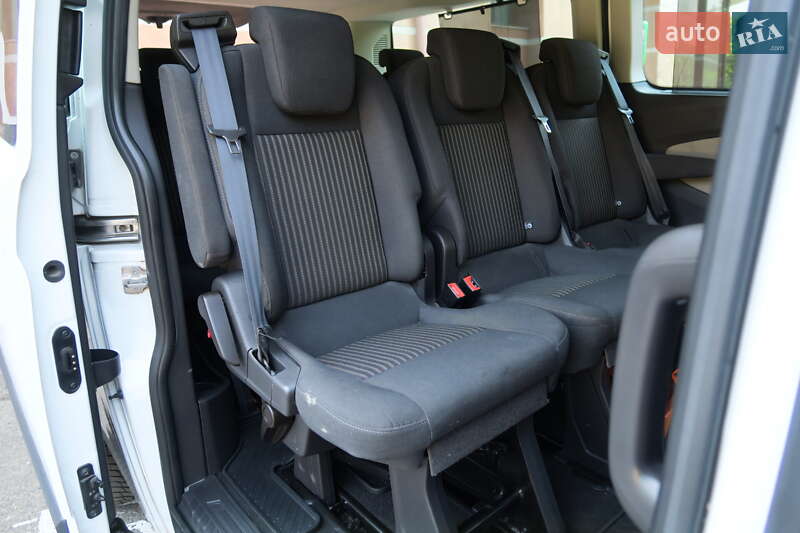 Минивэн Ford Tourneo Custom 2017 в Захарьевке