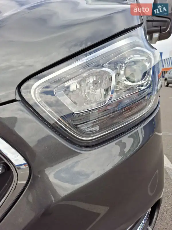Минивэн Ford Tourneo Custom 2023 в 