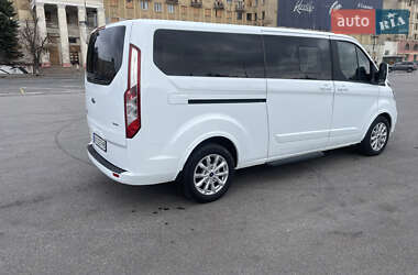 Минивэн Ford Tourneo Custom 2020 в 