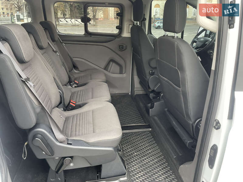 Минивэн Ford Tourneo Custom 2020 в 