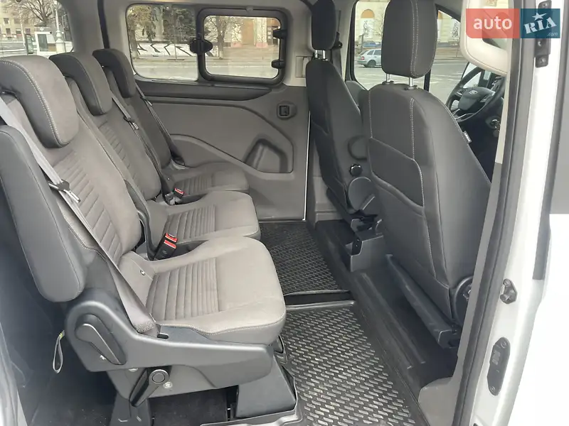 Минивэн Ford Tourneo Custom 2020 в 