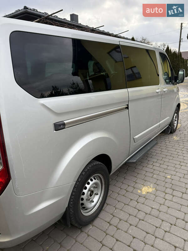 Мінівен Ford Tourneo Custom 2015 в Жовкві