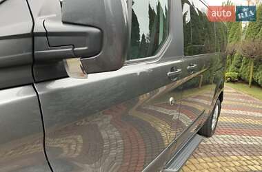 Минивэн Ford Tourneo Custom 2023 в 