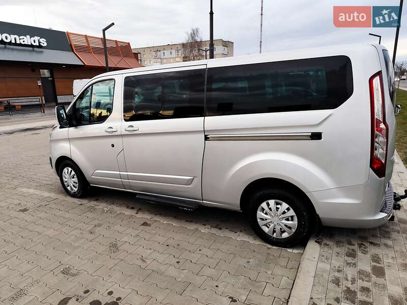 Минивэн Ford Tourneo Custom 2015 в 