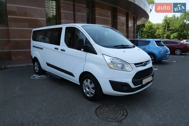 Минивэн Ford Tourneo Custom 2017 в 