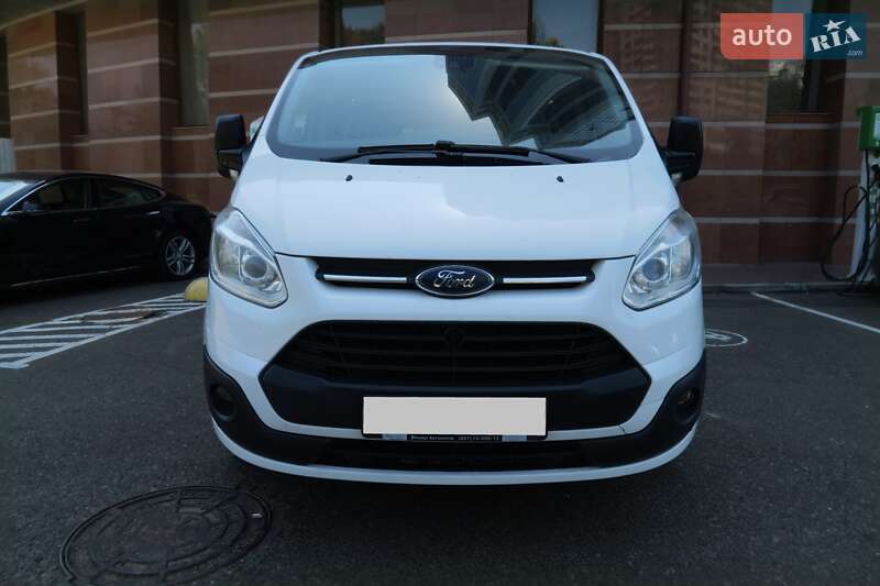 Минивэн Ford Tourneo Custom 2017 в Захарьевке