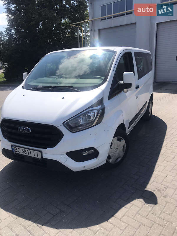 Минивэн Ford Tourneo Custom 2019 в 