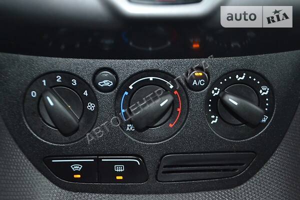 Вантажопасажирський фургон Ford Transit Connect 2015 в Хмельницькому