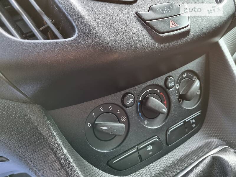 Вантажний фургон Ford Transit Connect 2017 в Одесі
