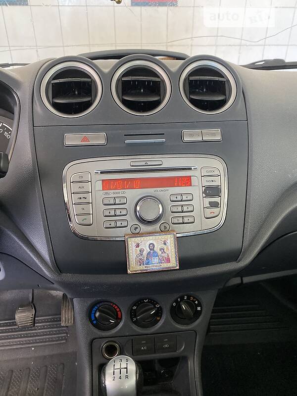 Грузовой фургон Ford Transit Connect 2009 в Перегинском