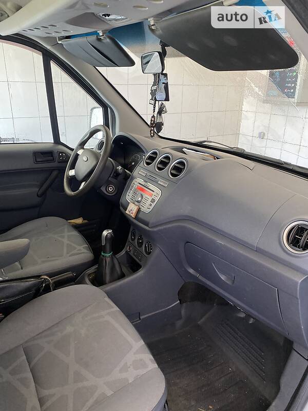 Грузовой фургон Ford Transit Connect 2009 в Перегинском