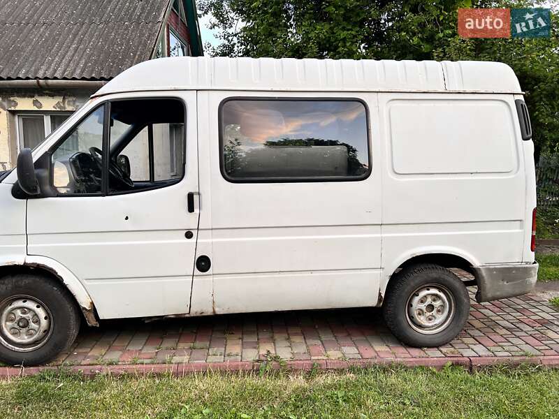 Мінівен Ford Transit Connect 2002 в Шишаках
