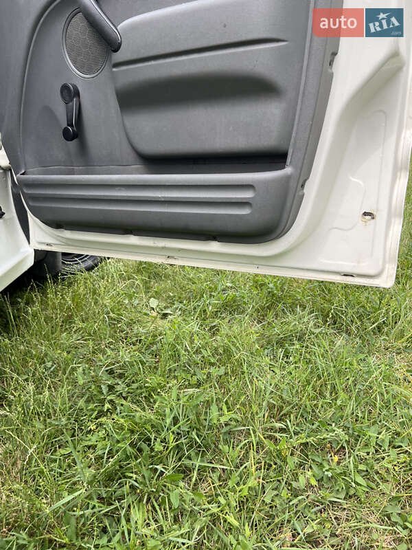 Мінівен Ford Transit Connect 2004 в Чернівцях