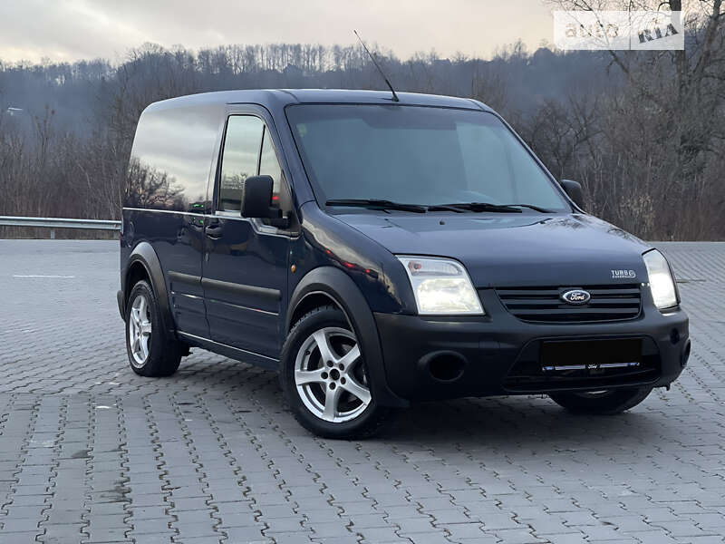 Вантажний фургон Ford Transit Connect 2011 в Чернівцях
