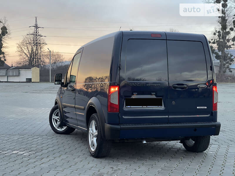 Вантажний фургон Ford Transit Connect 2011 в Чернівцях