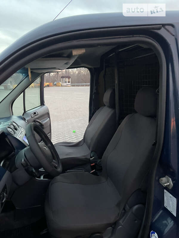 Вантажний фургон Ford Transit Connect 2011 в Чернівцях