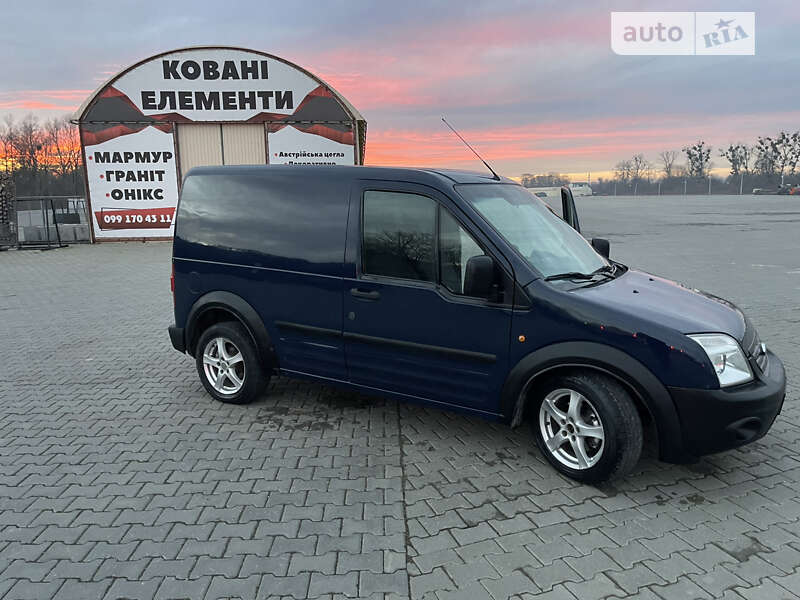 Вантажний фургон Ford Transit Connect 2011 в Чернівцях