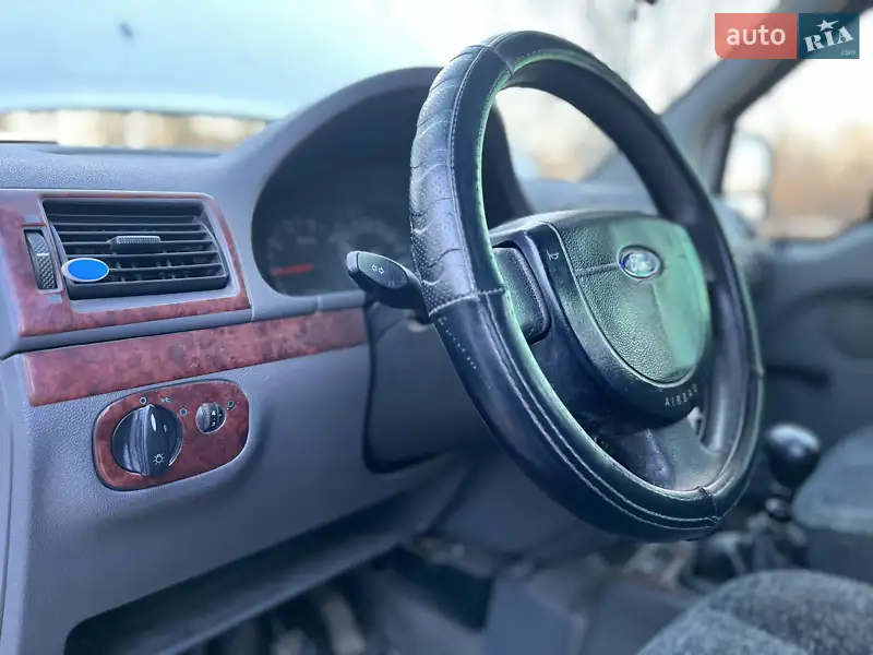 Минивэн Ford Transit Connect 2002 в 