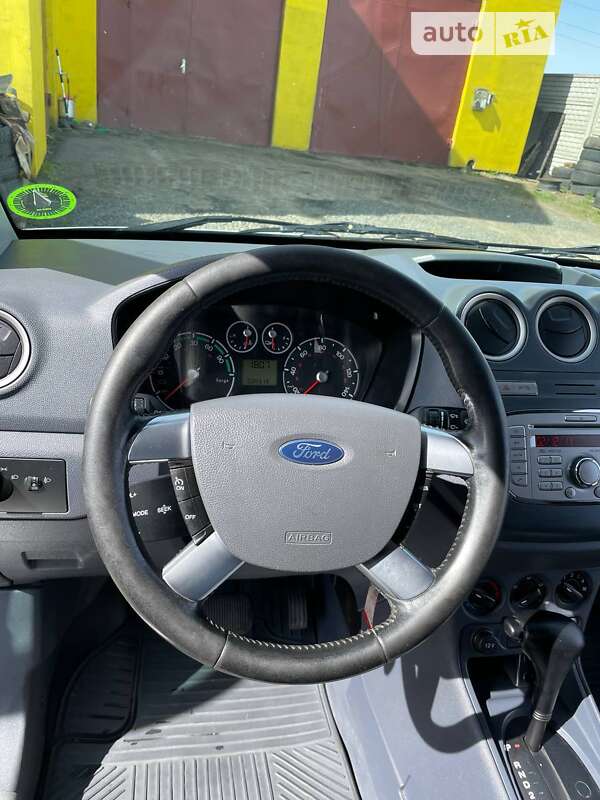 Вантажний фургон Ford Transit Connect 2011 в Костопілі
