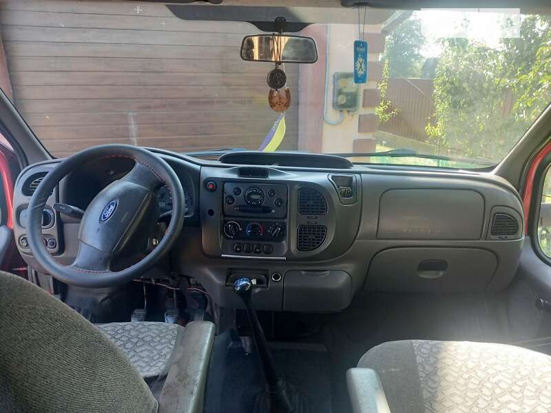 Мінівен Ford Transit Connect 2003 в Вараші
