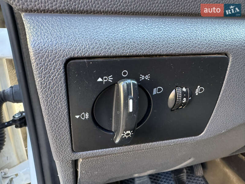 Вантажний фургон Ford Transit Connect 2009 в Кореці
