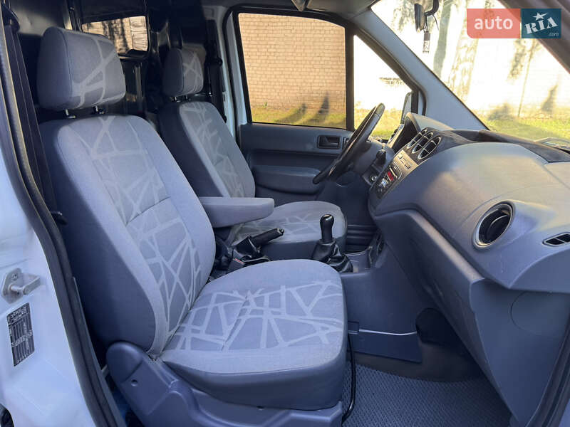 Вантажний фургон Ford Transit Connect 2009 в Кореці