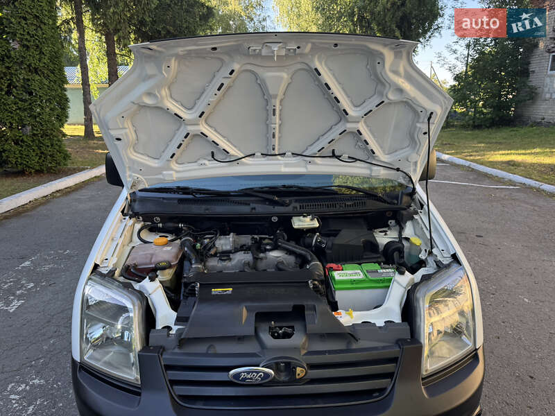 Вантажний фургон Ford Transit Connect 2009 в Кореці