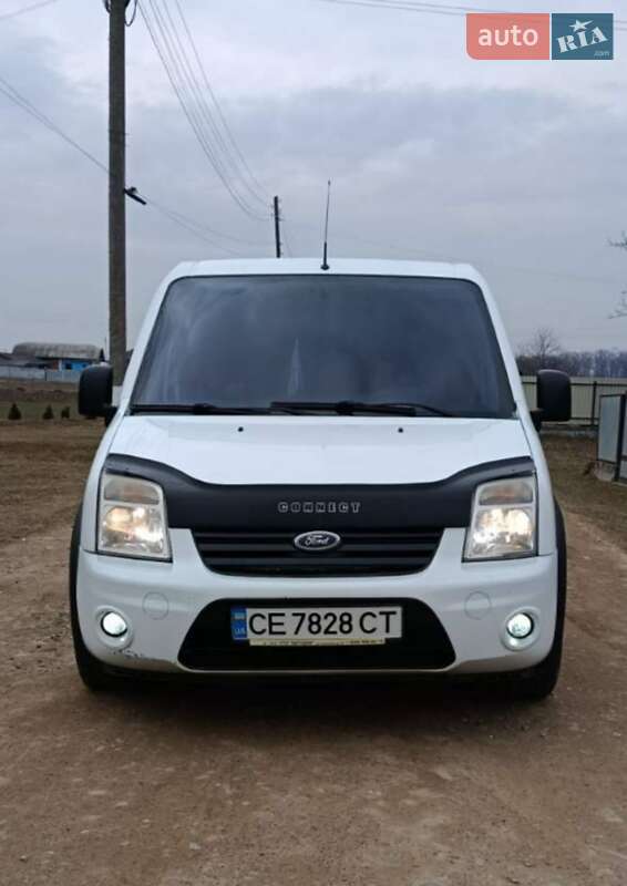Грузовой фургон Ford Transit Connect 2012 в Вижнице