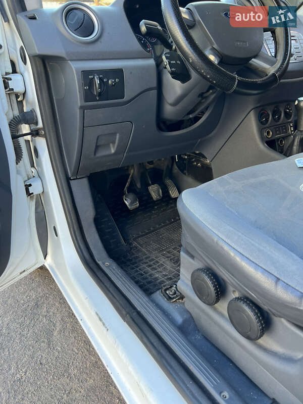 Вантажний фургон Ford Transit Connect 2012 в Дніпрі