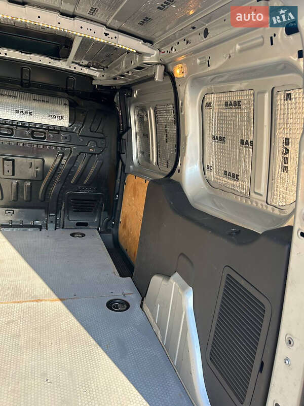 Вантажний фургон Ford Transit Connect 2016 в Зміїві