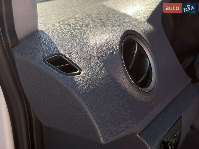 Грузовой фургон Ford Transit Connect 2009 в Ровно