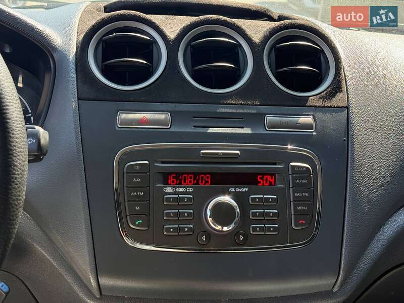 Грузовой фургон Ford Transit Connect 2009 в Ровно