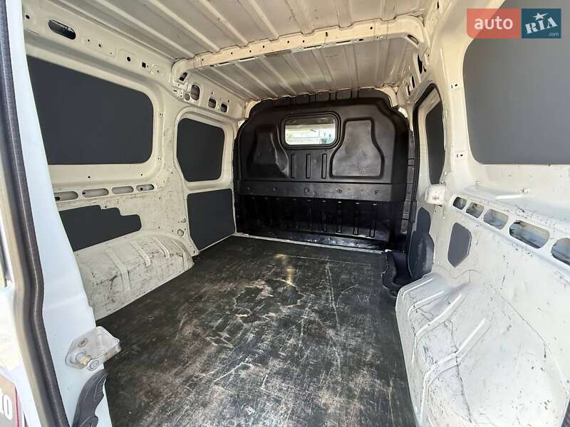 Грузовой фургон Ford Transit Connect 2009 в Ровно