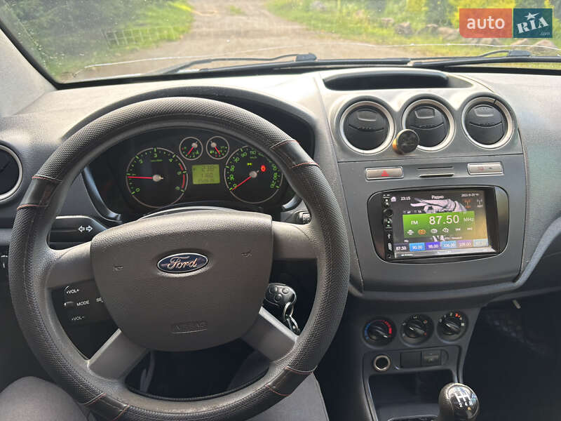Вантажний фургон Ford Transit Connect 2010 в Сарнах