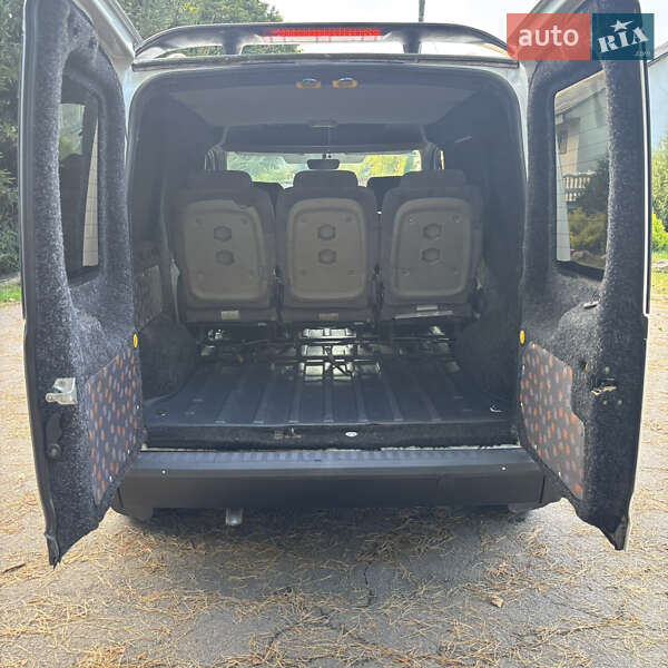 Вантажний фургон Ford Transit Connect 2010 в Сарнах