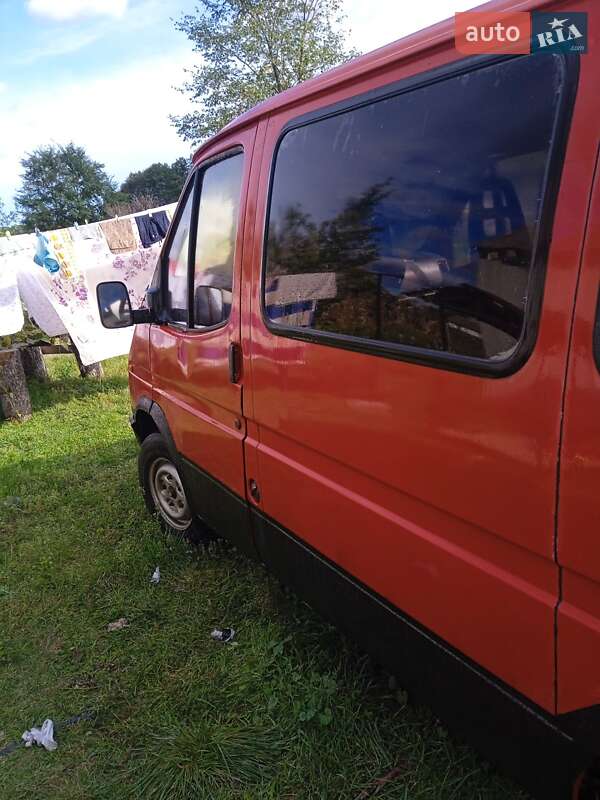 Мінівен Ford Transit Connect 2002 в Старій Вижівці