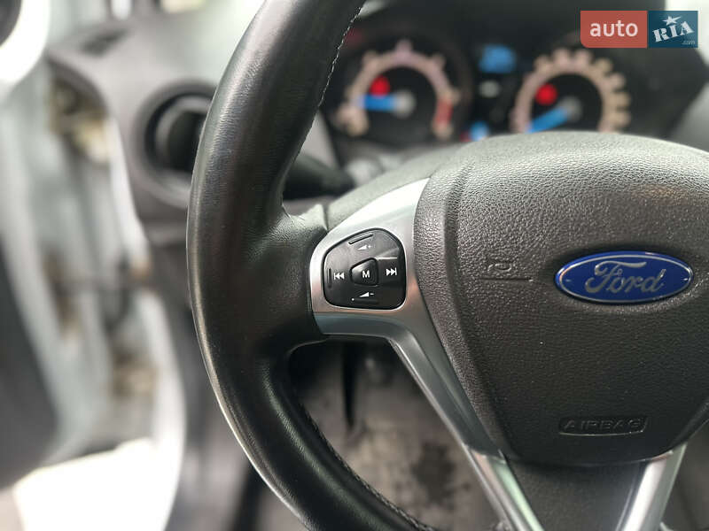 Грузовой фургон Ford Transit Connect 2014 в Киеве