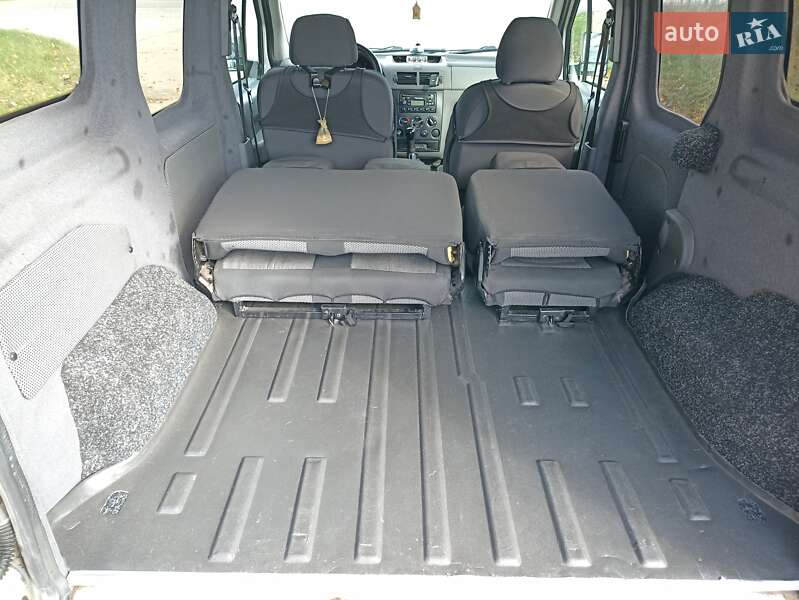 Минивэн Ford Transit Connect 2006 в Коростене