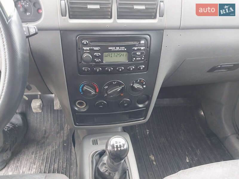 Грузовой фургон Ford Transit Connect 2006 в Николаеве