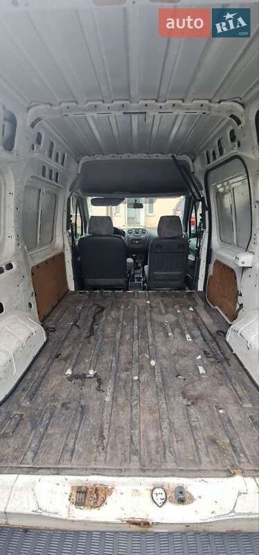 Грузовой фургон Ford Transit Connect 2011 в Ужгороде