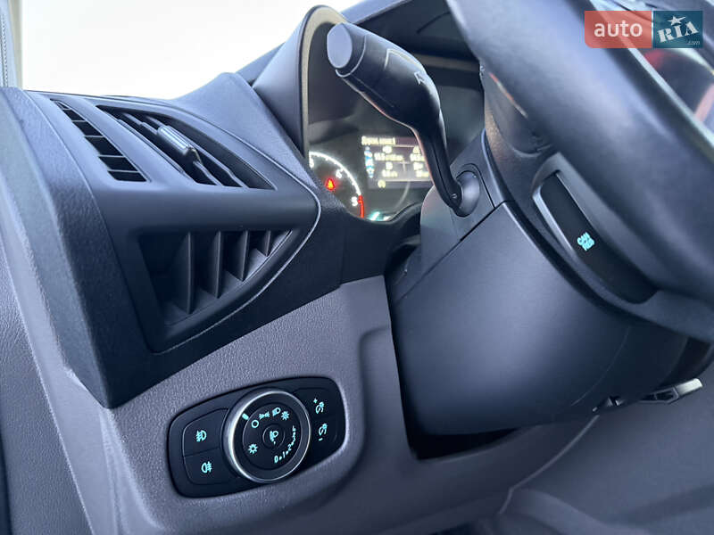 Вантажний фургон Ford Transit Connect 2018 в Радивиліві