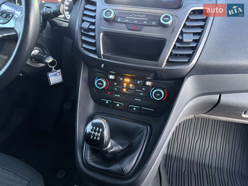 Вантажний фургон Ford Transit Connect 2018 в Радивиліві