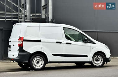 Грузовой фургон Ford Transit Courier 2022 в 