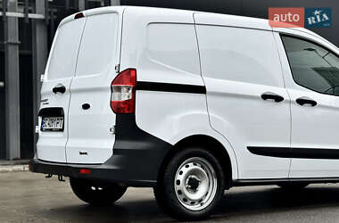Грузовой фургон Ford Transit Courier 2022 в 