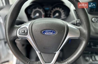 Грузовой фургон Ford Transit Courier 2020 в 
