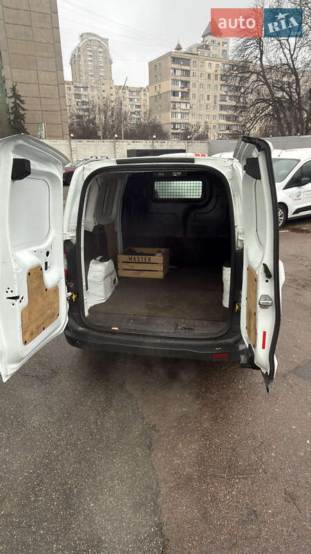 Грузовой фургон Ford Transit Courier 2015 в Киеве