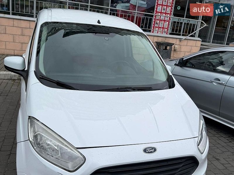 Ford Transit Courier 2015
