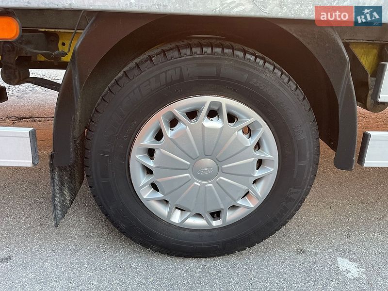 Автовоз Ford Transit Courier 2015 в Виннице