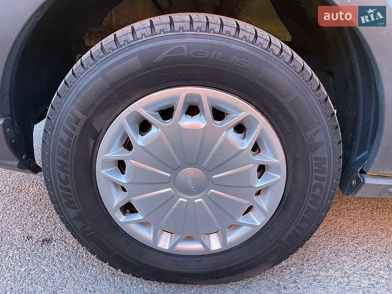 Автовоз Ford Transit Courier 2015 в Виннице