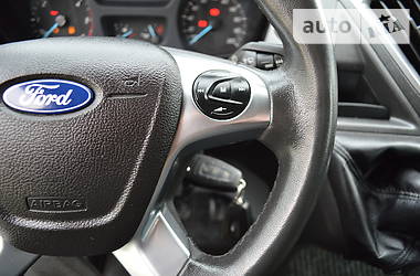 Вантажопасажирський фургон Ford Transit Custom 2015 в 